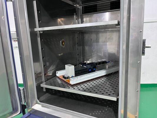 Liyi Température et humidité constantes Climat pour armoire avec -70C ~ + 150C Plage 20% ~ 98% Humidité contrôleur d'écran tactile